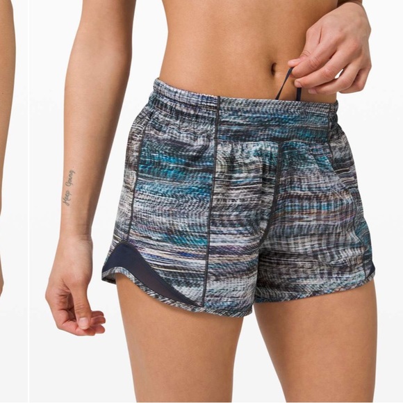 EUC Lululemon Hotty Hot Short *Long 4". Size 6 - Picture 1 of 5